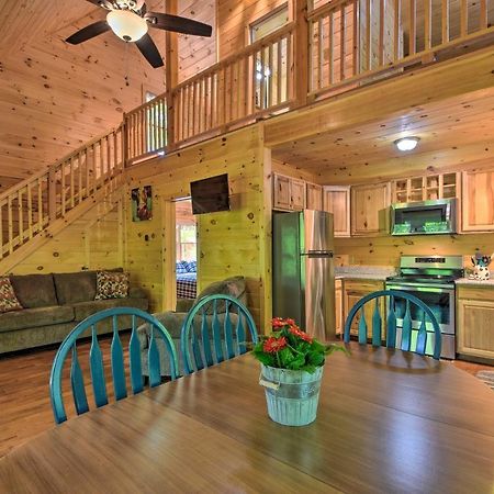 Murphy Cabin With Spacious Deck And Forest Views! Екстер'єр фото