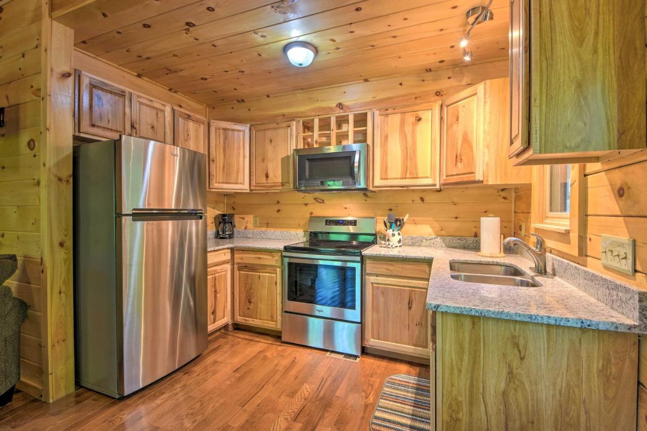 Murphy Cabin With Spacious Deck And Forest Views! Екстер'єр фото