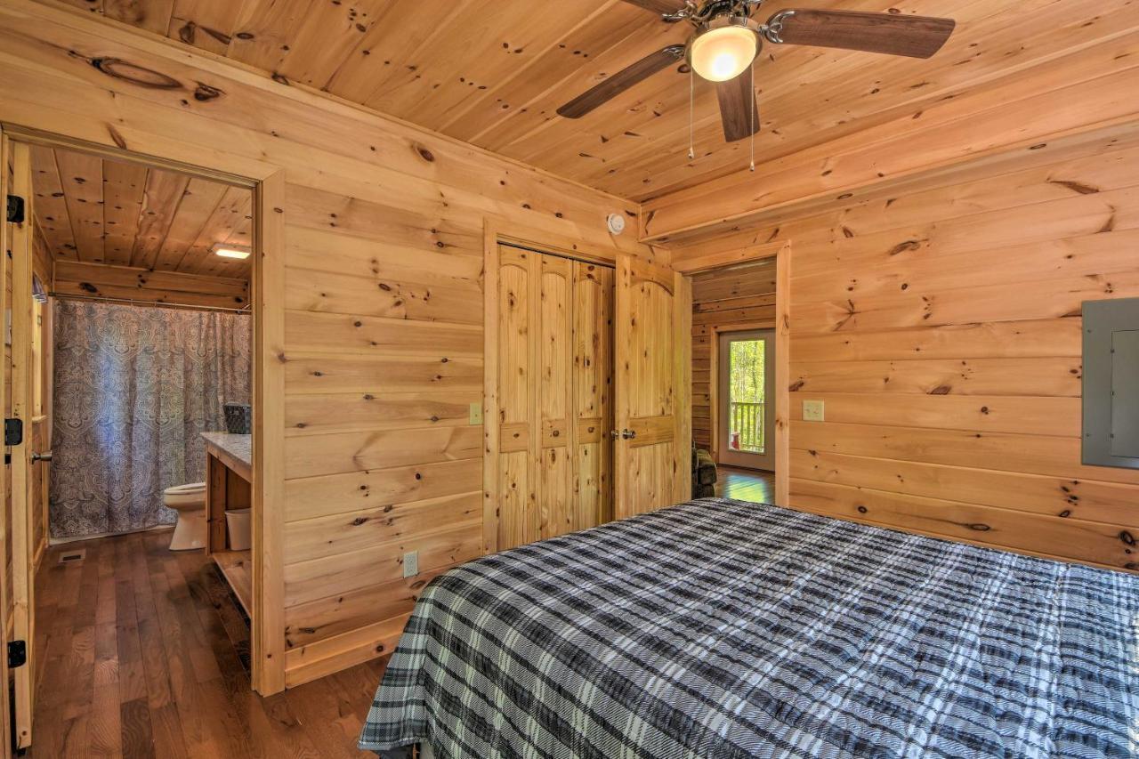 Murphy Cabin With Spacious Deck And Forest Views! Екстер'єр фото