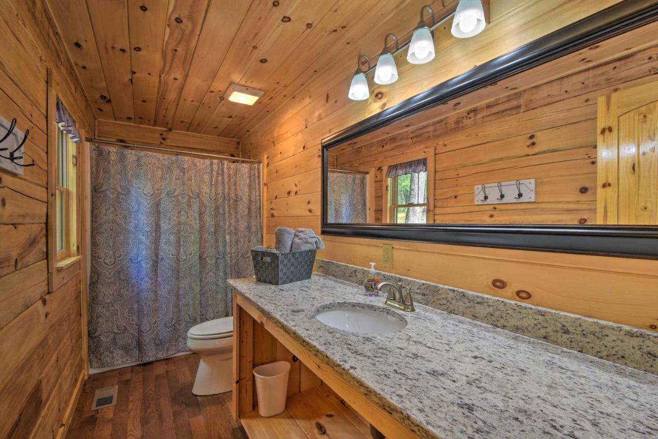 Murphy Cabin With Spacious Deck And Forest Views! Екстер'єр фото