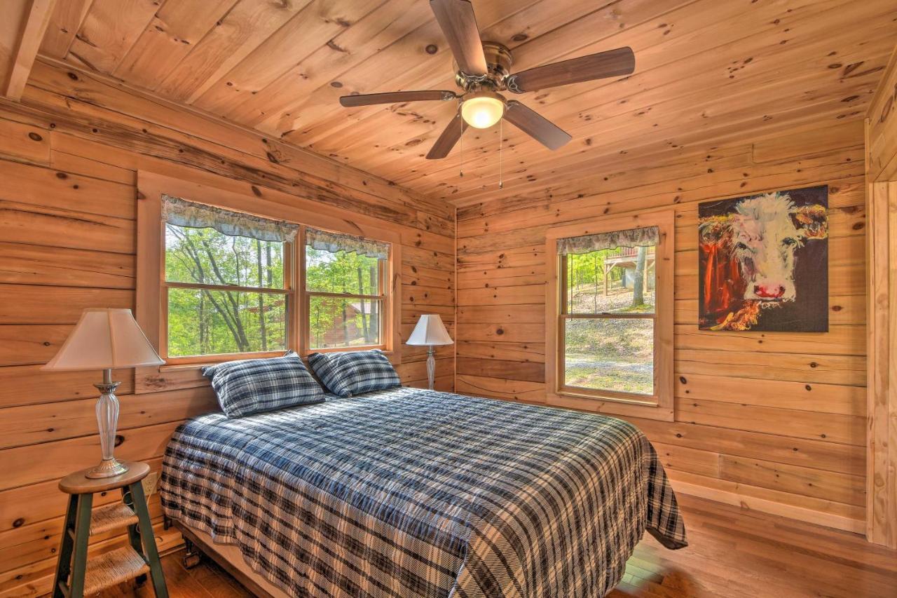 Murphy Cabin With Spacious Deck And Forest Views! Екстер'єр фото