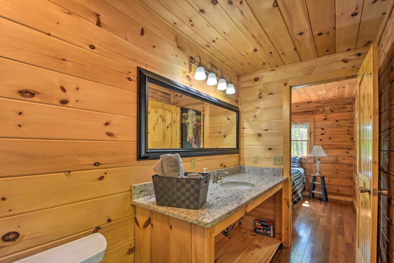 Murphy Cabin With Spacious Deck And Forest Views! Екстер'єр фото