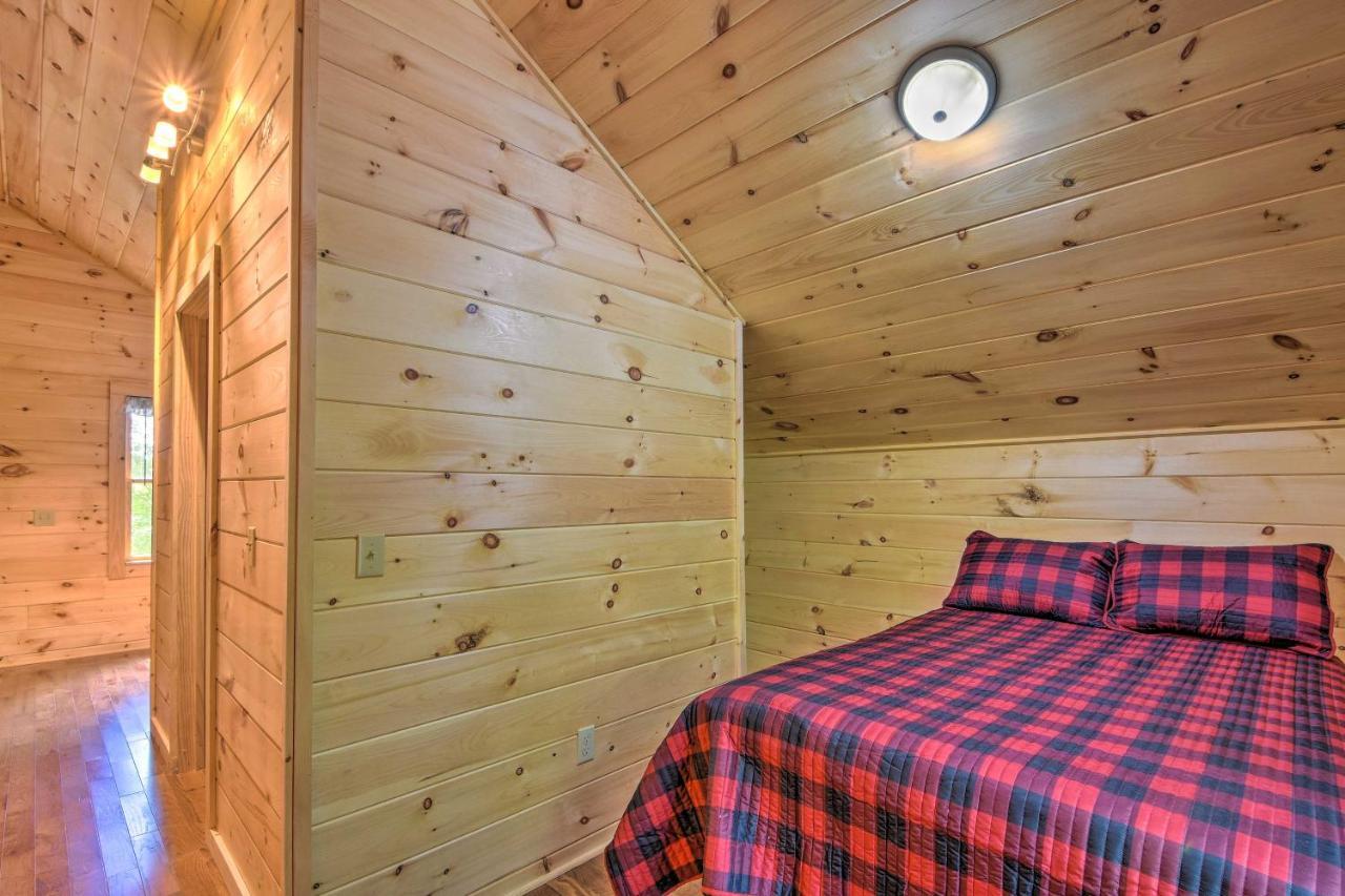 Murphy Cabin With Spacious Deck And Forest Views! Екстер'єр фото