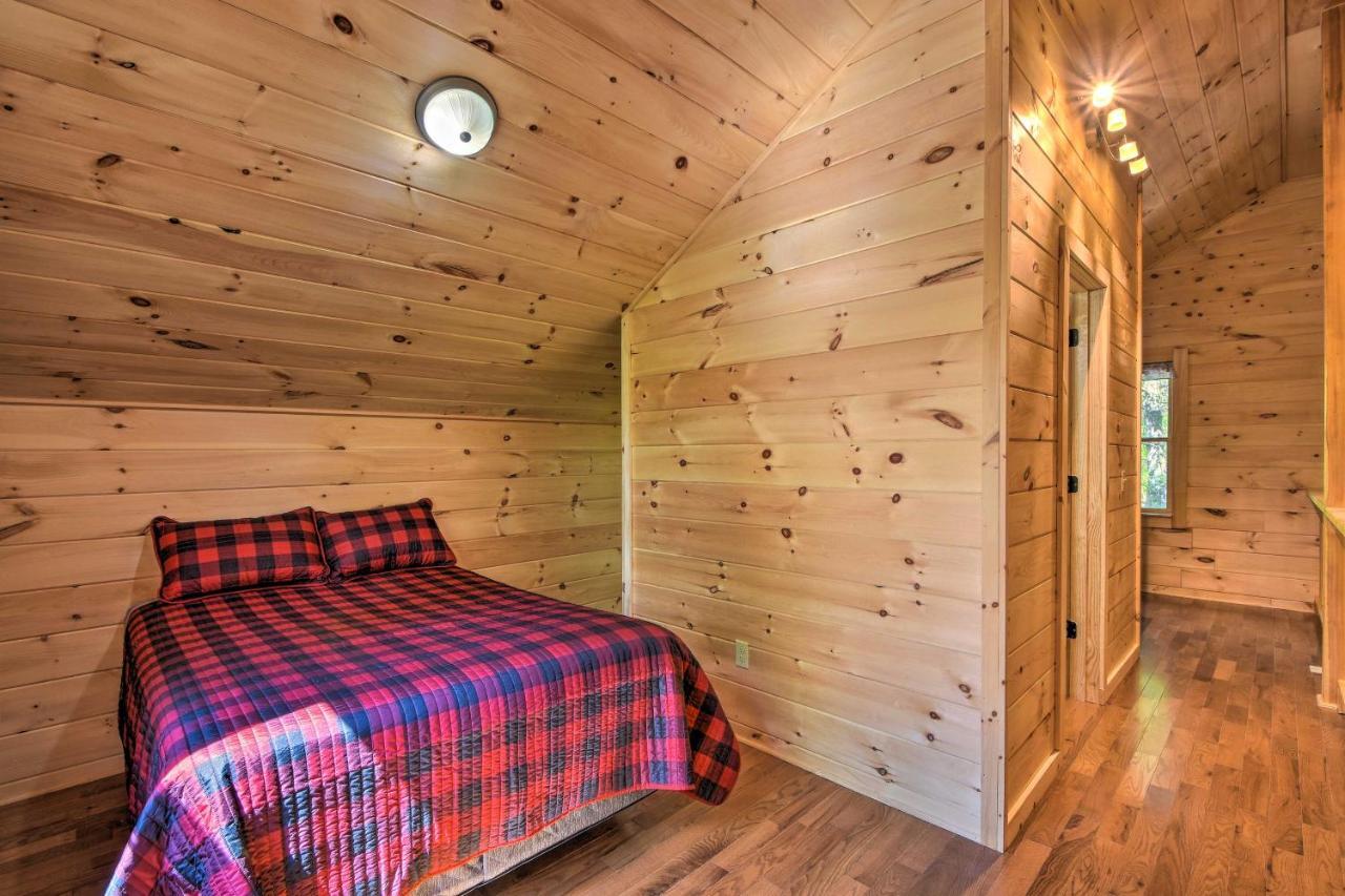 Murphy Cabin With Spacious Deck And Forest Views! Екстер'єр фото