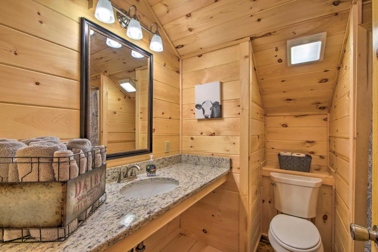Murphy Cabin With Spacious Deck And Forest Views! Екстер'єр фото