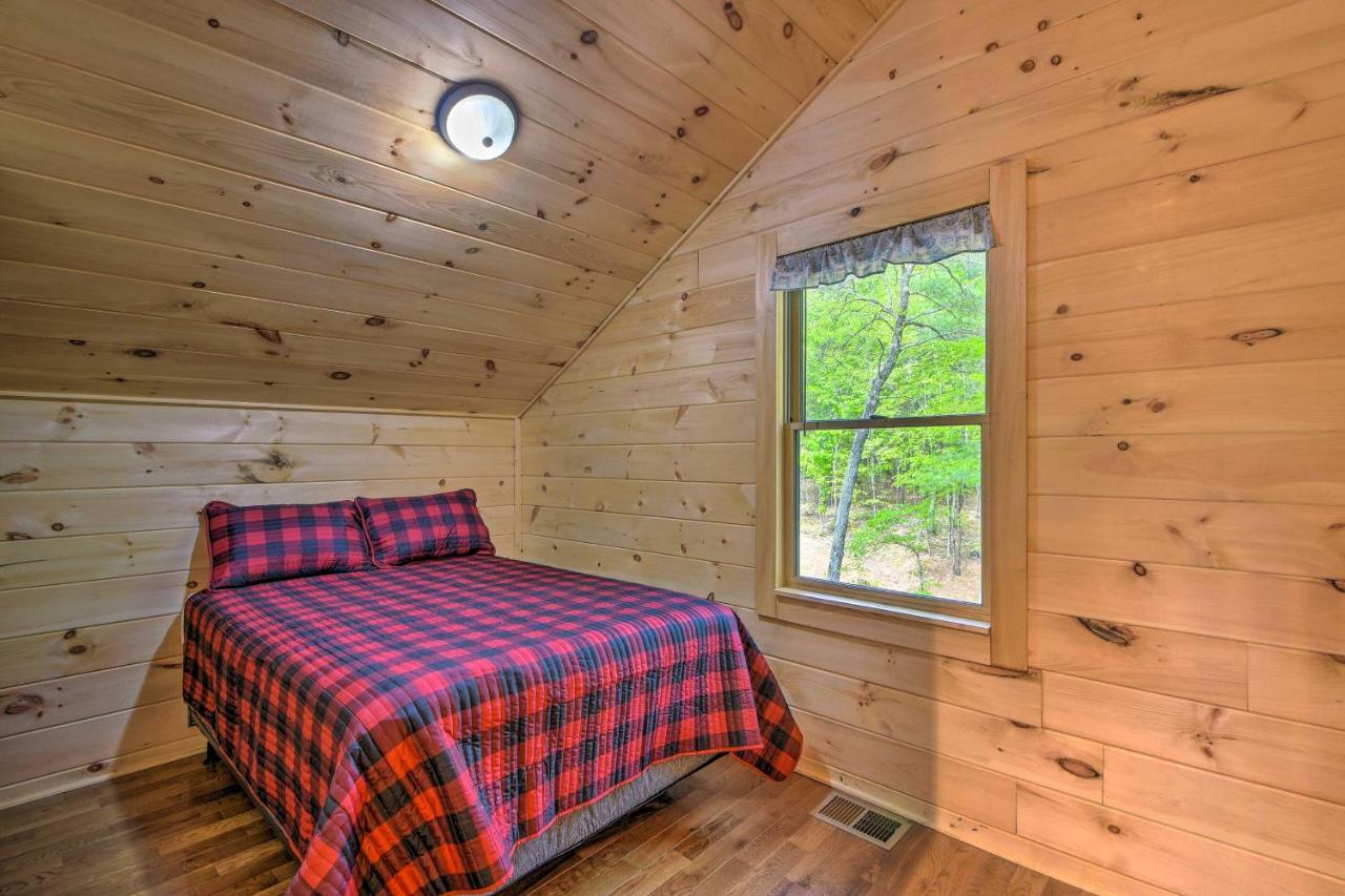 Murphy Cabin With Spacious Deck And Forest Views! Екстер'єр фото